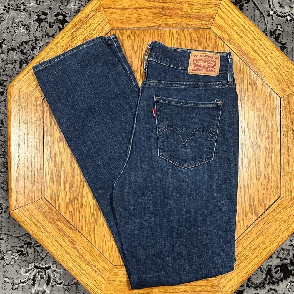 *LEVI’S* Dark Wash Blue Classic Straight Jeans Size 28